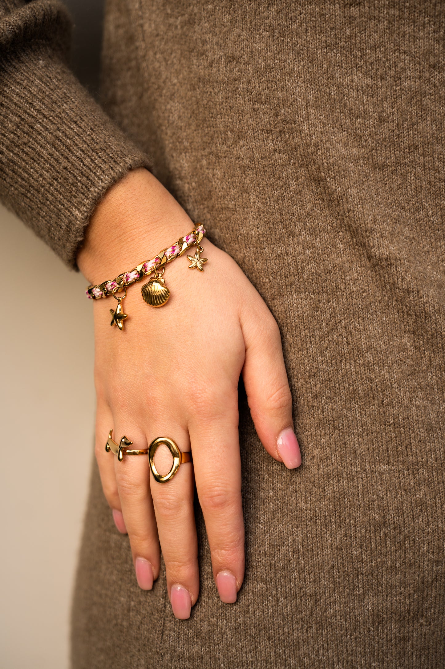 Beachy roze bedelarmband