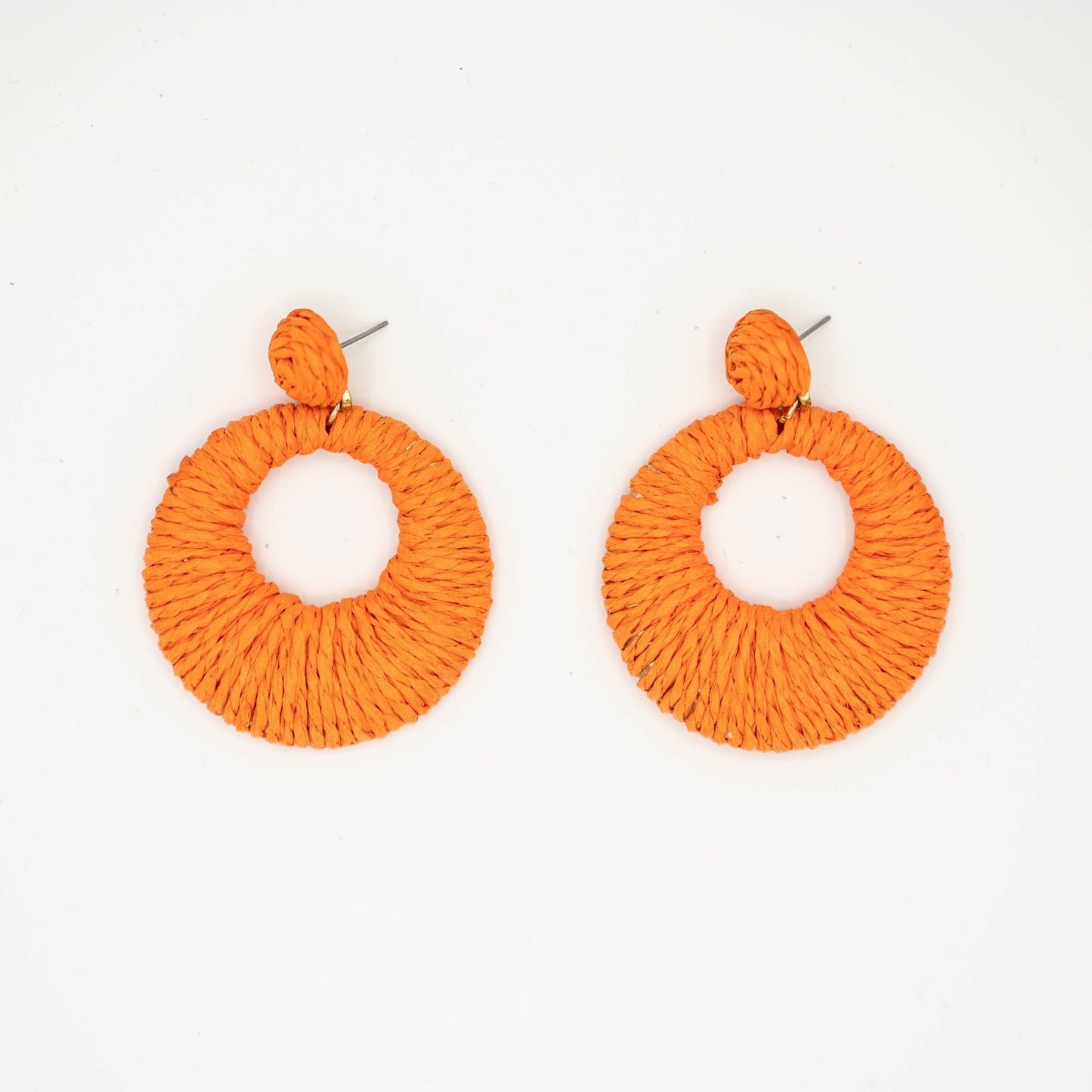 Oranje raffia oorbellen
