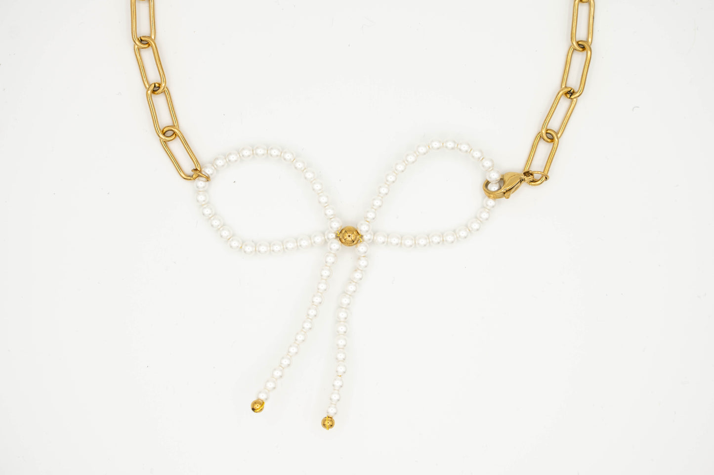 Pearl bow ketting